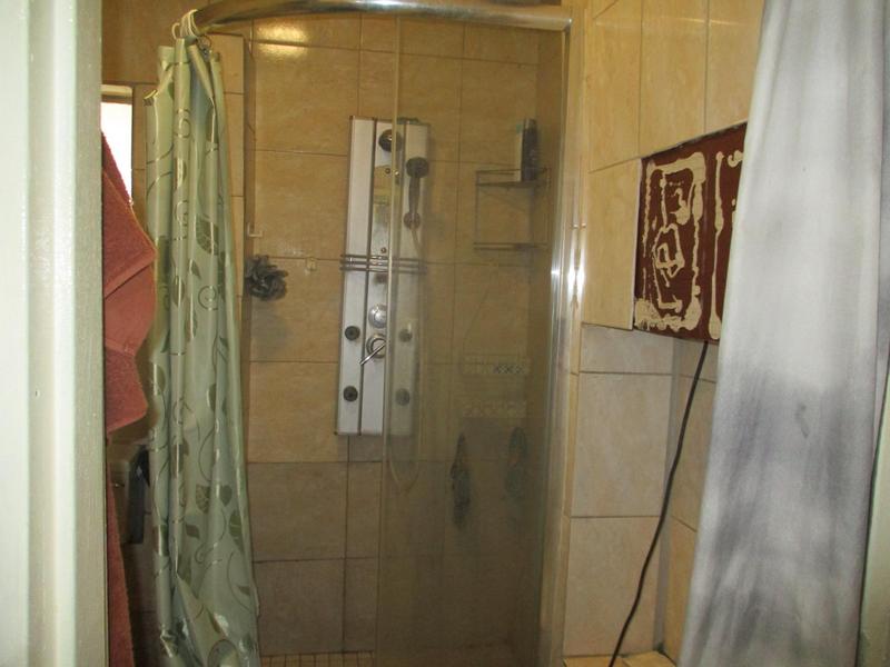 4 Bedroom Property for Sale in Pellissier Free State